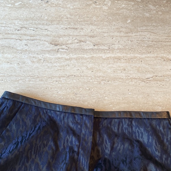 NWOT Elie Tahari Blue on Black fabric, 💯% leather trim, measurements in photos - Picture 10 of 15